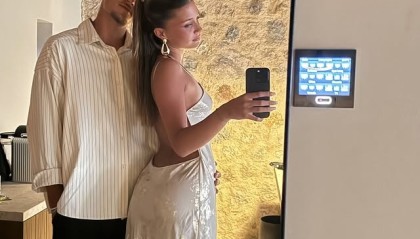 乐鱼体育-🥰拜仁20岁新援比绍夫公开恋情，女友系17岁俱乐部传奇绍尔之女